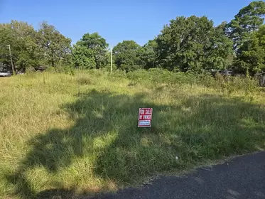 BIG CORNER LOT IN TEXARKANA!