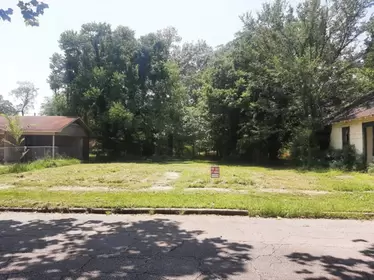 BONUS SHED WITH LAND ON BEAUTIFUL LOT READY TO GO